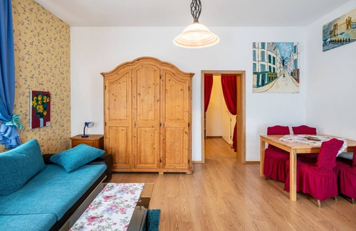 Nussdorf am Inn House | Apartment In A Hotel 'Nußdorfer Hof - Apartment 4' with Mountain View and Wi-Fi
