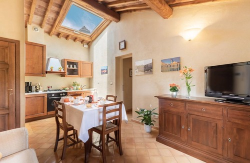 Siena Apartment | Apartment in a historic Villa "Il Campo" view & authentic hospitality in Siena