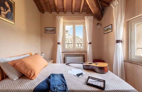 Siena Apartment | Apartment in a historic Villa "Il Campo" view & authentic hospitality in Siena