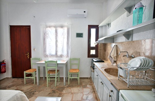 Ferma Apartment | Apartment In A Hotel 'with Garden View-Creta' with Mountain View, Wi-Fi and Air Conditioning