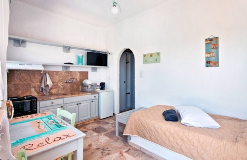 Ferma Apartment | Apartment In A Hotel 'with Garden View-Creta' with Mountain View, Wi-Fi and Air Conditioning