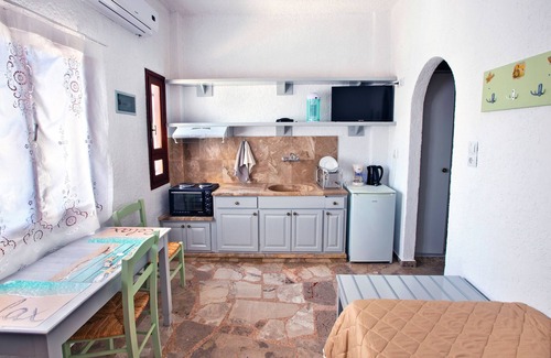 Ferma Apartment | Apartment In A Hotel 'with Garden View-Creta' with Mountain View, Wi-Fi and Air Conditioning