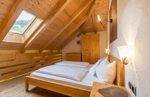 Sand in Taufers House | Apartment In A Hotel 'Mair Zu Hof Waldrausch 2' with Mountain View, Private Terrace and Wi-Fi