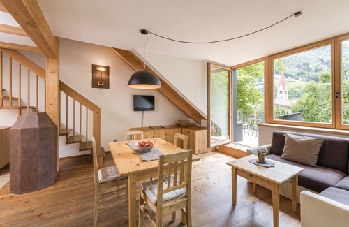 Sand in Taufers House | Apartment In A Hotel 'Mair Zu Hof Waldrausch 2' with Mountain View, Private Terrace and Wi-Fi
