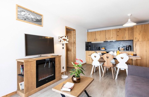 Beaufort Apartment | Apartment in Beaufort with Spa & Mountain Views