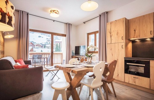Beaufort Apartment | Apartment in Beaufort with Spa & Heated Pool