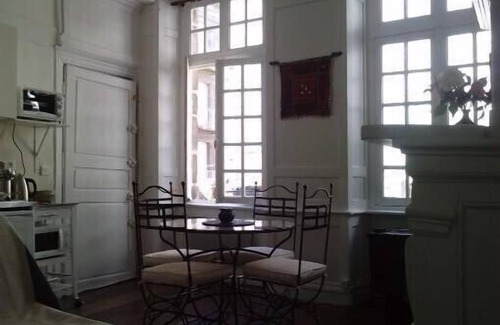 Intra Muros Apartment | Apartment in beautiful 17th century building, St Malo intra muros, near beaches