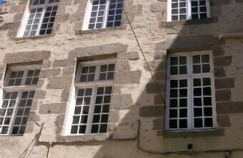 Intra Muros Apartment | Apartment in beautiful 17th century building, St Malo intra muros, near beaches