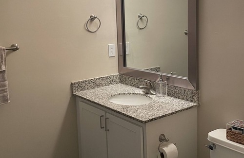 Brentwood Apartment | Apartment in Brentwood