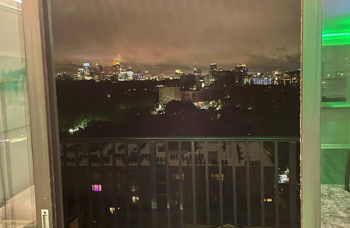 Peachtree Heights West Apartment | Apartment in Buckhead, Nice City View