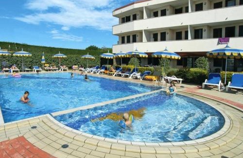 Mazzorno Sinistro Apartment | Apartment in Cavallino by Adriatic Beach