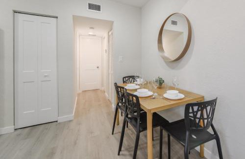 East Little Havana Apartment | Apartment in Calle Ocho a Slice of Little Havana
