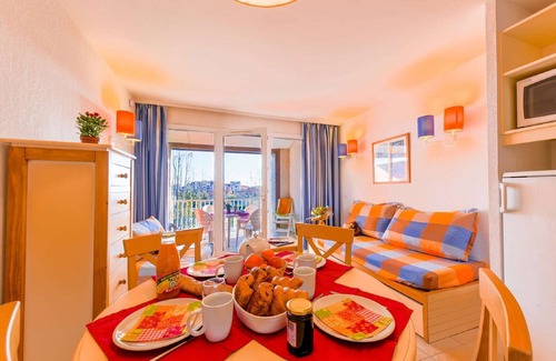 Le Barcares Apartment | Apartment in Catalana with Balcony
