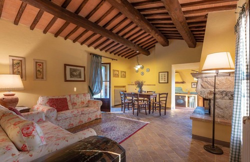 Simignano House | Apartment in Chianti With Pool ID 455