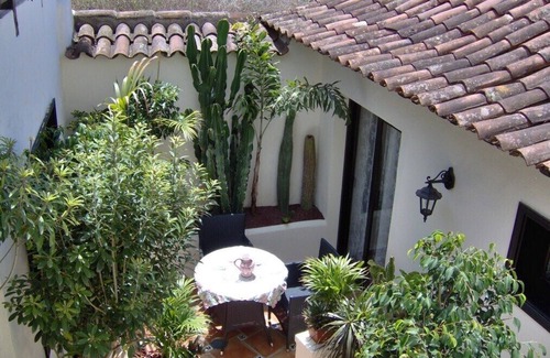 El Guincho Apartment | Apartment in rustic style with small terrace in the patio