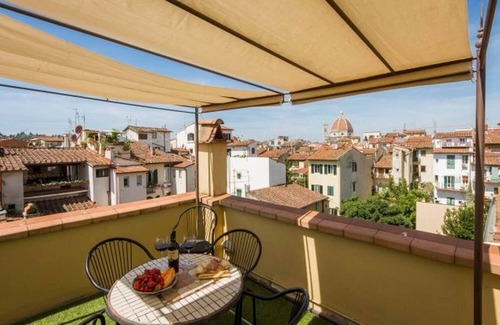 Sant' Ambrogio Apartment | Apartment in Florence center,air conditioning, roof terrace with cathedral view.