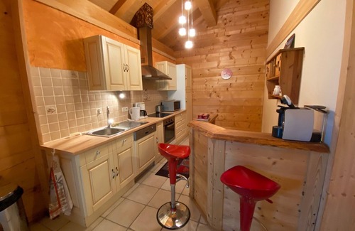 Saint-Jean-de-Sixt Apartment | Apartment in spacious chalet 4/6 people, 80 m2, 2 bedrooms
