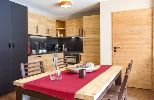 Les Boisses Apartment | Apartment in France with Spa and Pool