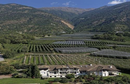 Coldrano Apartment | Apartment in Goldrain with Pool & Mountain Views