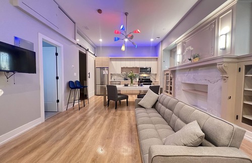 Lake View East Apartment | Apartment in Historic Lakeview Mansion - Best Location for Vacationers!