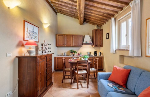 Siena Apartment | Apartment in historic Villa "IL MANGIA": view & authentic hospitality in Siena