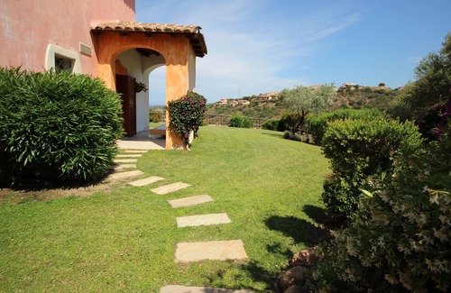 Porto San Paolo Apartment | Apartment in villa with splendid sea and garden view