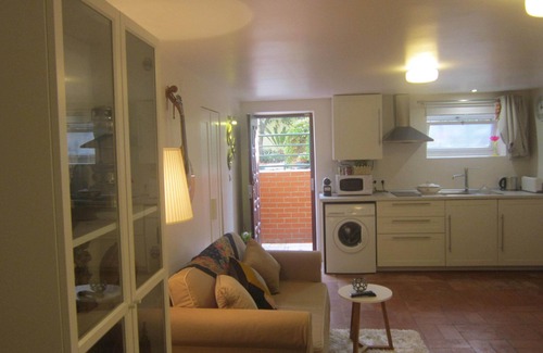 Lumiar Apartment | Apartment in Lisboa (Studio with a bedroom) in house with garden/barbecue