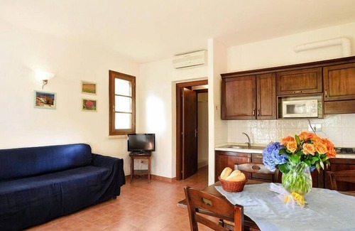 Magliano in Toscana Apartment | Apartment in Magliano with bar
