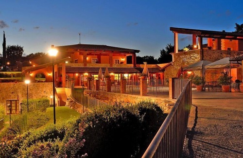 Magliano in Toscana Apartment | Apartment in Magliano with bar