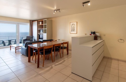 Ostend City Centre Apartment | Apartment in Mariakerke with Stunning Sea Views