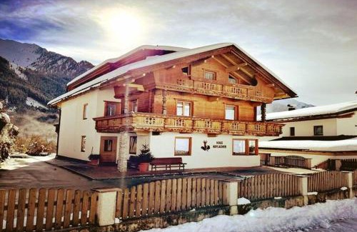 Brandberg Apartment | Apartment in Mayrhofen with a balcony
