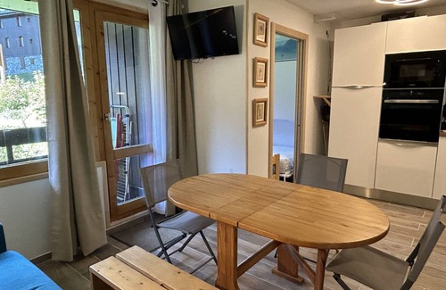 Meribel-Mottaret Apartment | Apartment in Méribel with balcony, direct slope access and equipped kitchen