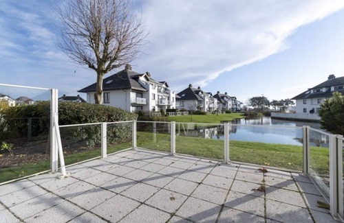 Middelkerke Apartment | Apartment in Middelkerke near Beach & Pool