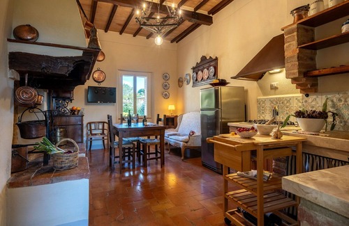 Pienza Apartment | Apartment in Monticchiello with 2 bedrooms sleeps 4