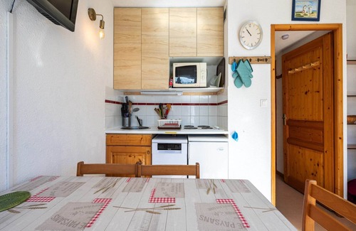 Les Esserts Apartment | Apartment in Morillon near Ski Slopes