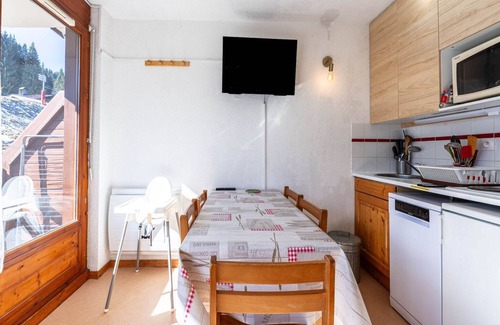 Les Esserts Apartment | Apartment in Morillon near Ski Slopes
