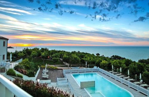 Pedaso Apartment | Apartment in Pedaso with Sea View & Pool