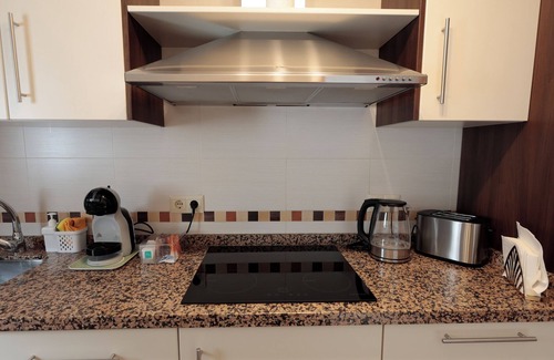 Barrio de la Vega Apartment | Apartment in quiet area between the snow and the beach, 10 min from the Alhambra
