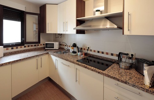 Barrio de la Vega Apartment | Apartment in quiet area between the snow and the beach, 10 min from the Alhambra