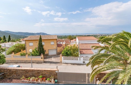 El Mas Fumats Apartment | Apartment in Rosas with Private Pool & Bay View