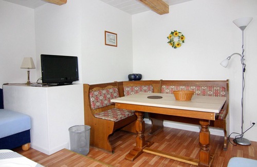 Metelsdorf Apartment | Apartment in Schultenbrook with garden