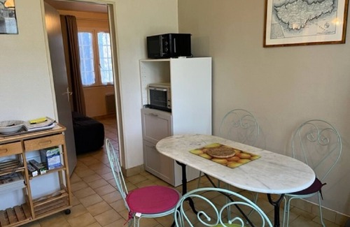 Le Palais Apartment | Apartment in small residential block