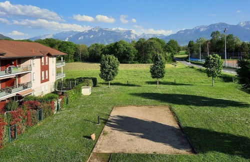 Scientrier Apartment | Apartment in the center of the village and 5 minutes from the A40