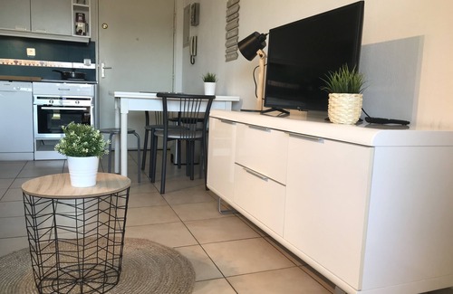 Le Lavandou Apartment | Apartment in the heart of the village 100 m from the beach with parking