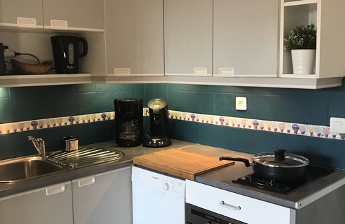Le Lavandou Apartment | Apartment in the heart of the village 100 m from the beach with parking
