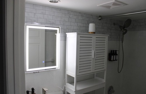 Near Northeast Apartment | Apartment in the heart of DC for families and friends—with private parking!