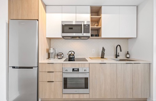 The Queensway Condo | Apartment in the Heart of Etobicoke Close to Transit, an Urban Oasis!