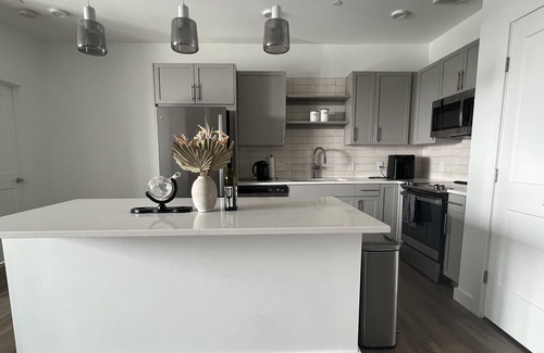 Woburn Condo | Apartment in the Heart of Woburn - Pool/Gym/Balcony