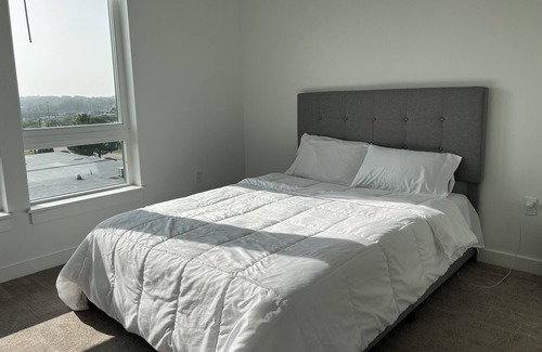 Woburn Condo | Apartment in the Heart of Woburn - Pool/Gym/Balcony