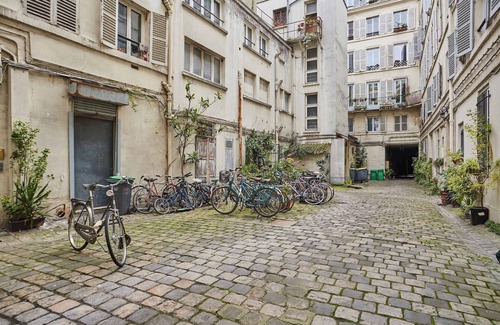 Porte-Saint-Martin Apartment | Apartment in the heart of Paris 4 people